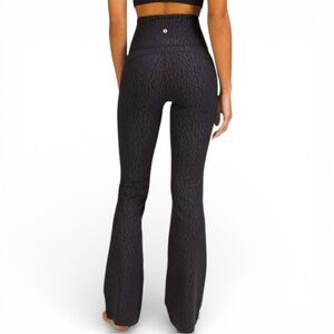 Lululemon Groove Super High-Rise Flare Pant Nulu Black Embossed Women’s 10